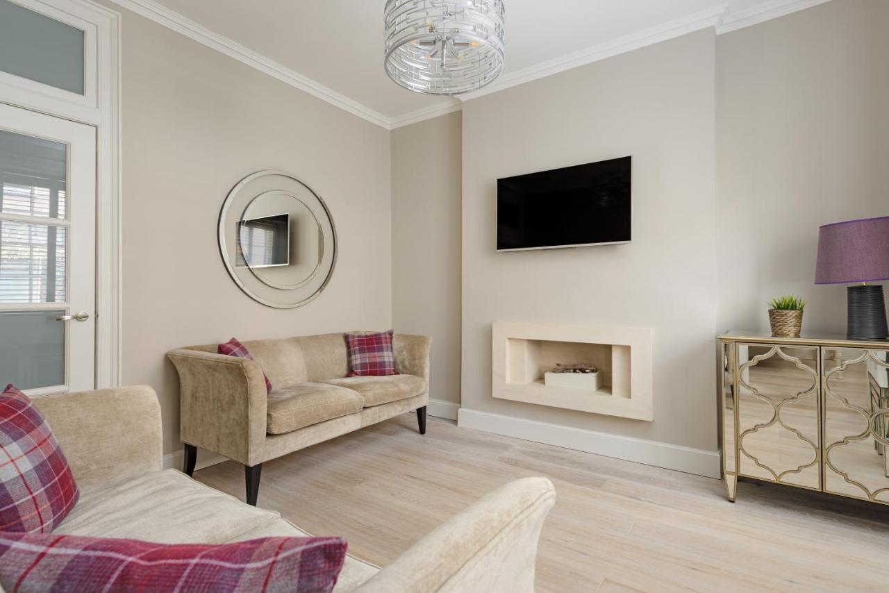 The Rose Street Apartment *