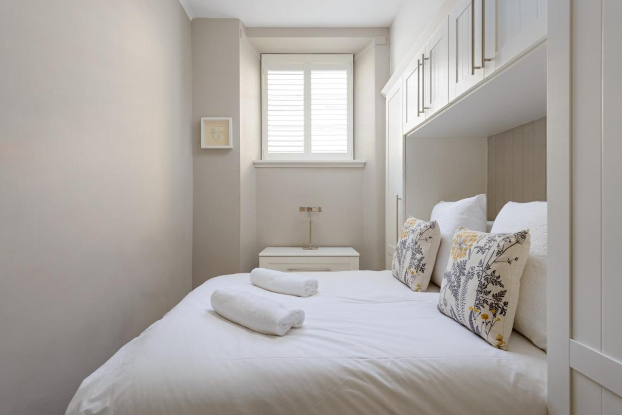 The Rose Street Apartment *