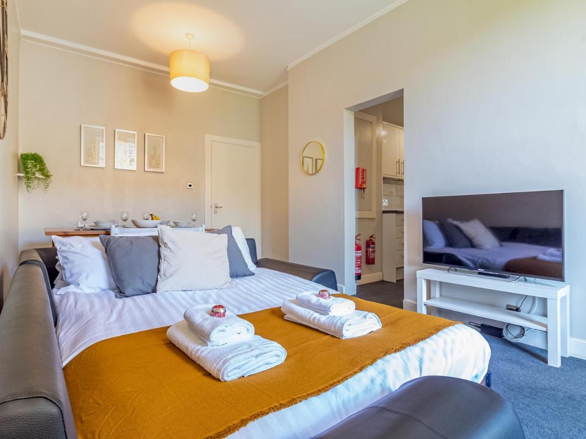 Pass The Keys Spacious And Homely Flat On The Royal Mile Apartment Edinburgh
