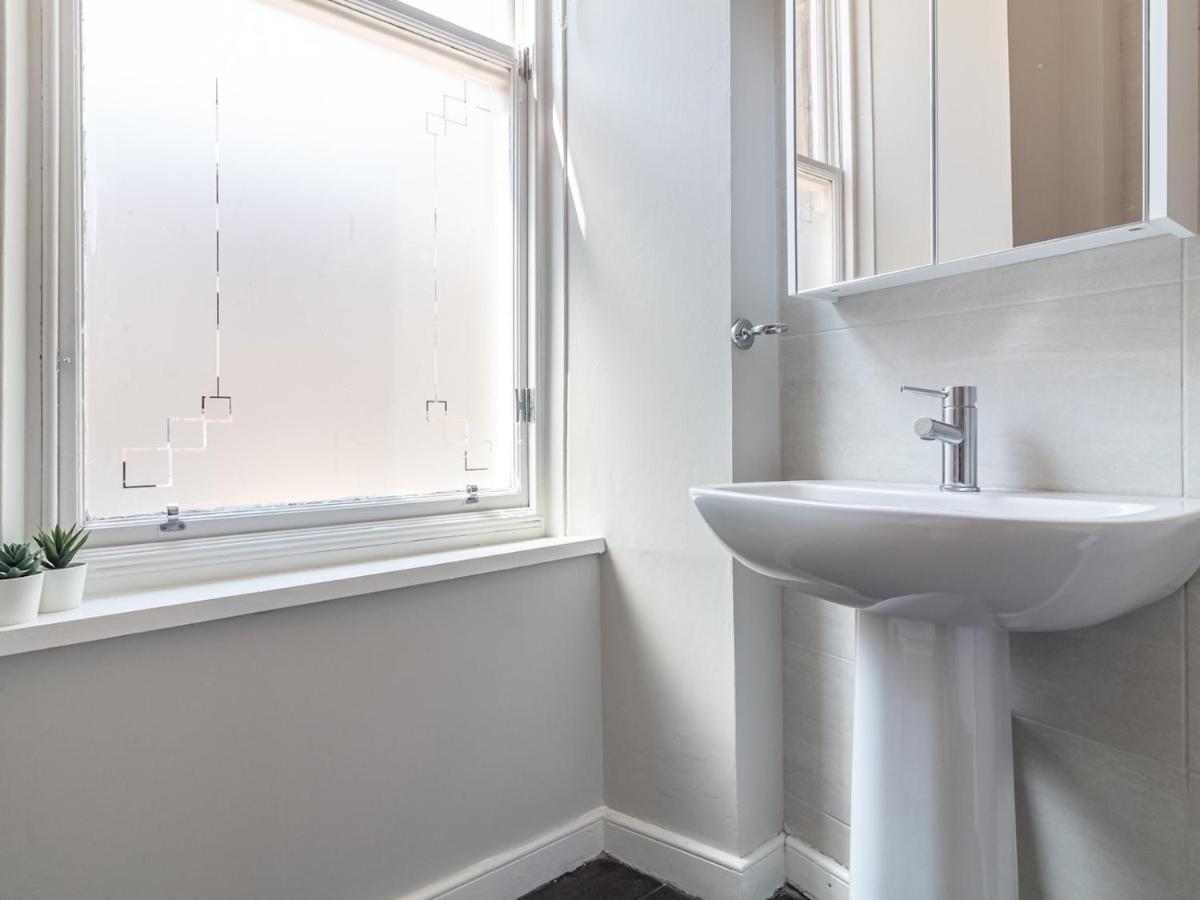 Pass The Keys Spacious And Homely Flat On The Royal Mile * Edinburgh