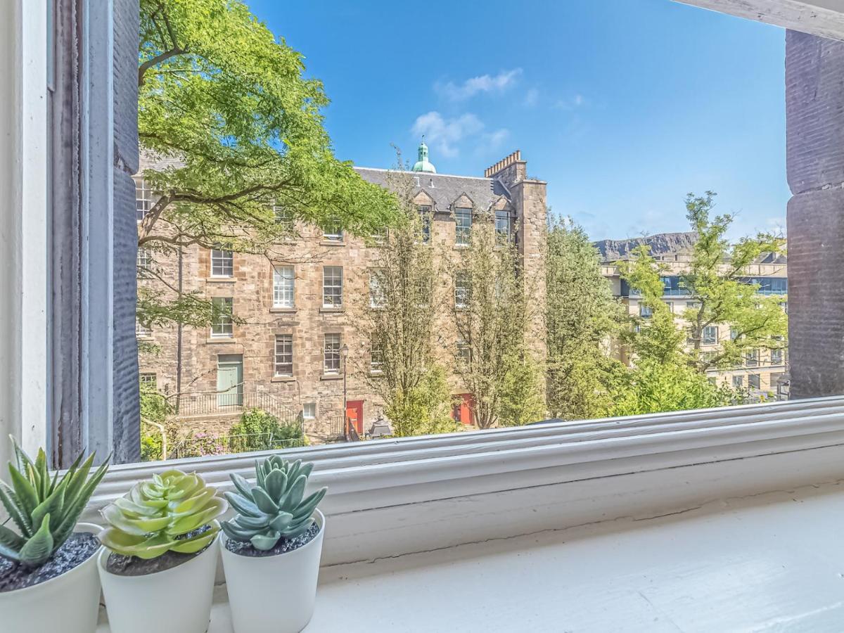 Pass The Keys Spacious And Homely Flat On The Royal Mile Apartment Edinburgh
