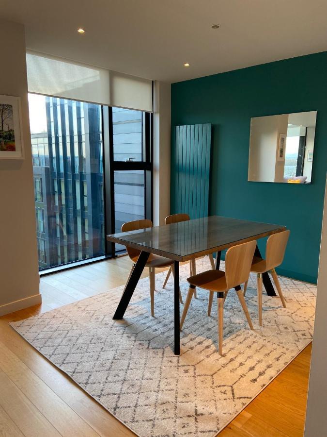 Quartermile Meadows View 2 Bedroom - With Free Parking Apartment