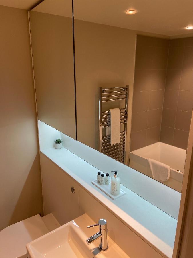 Quartermile Meadows View 2 Bedroom - With Free Parking * Edinburgh
