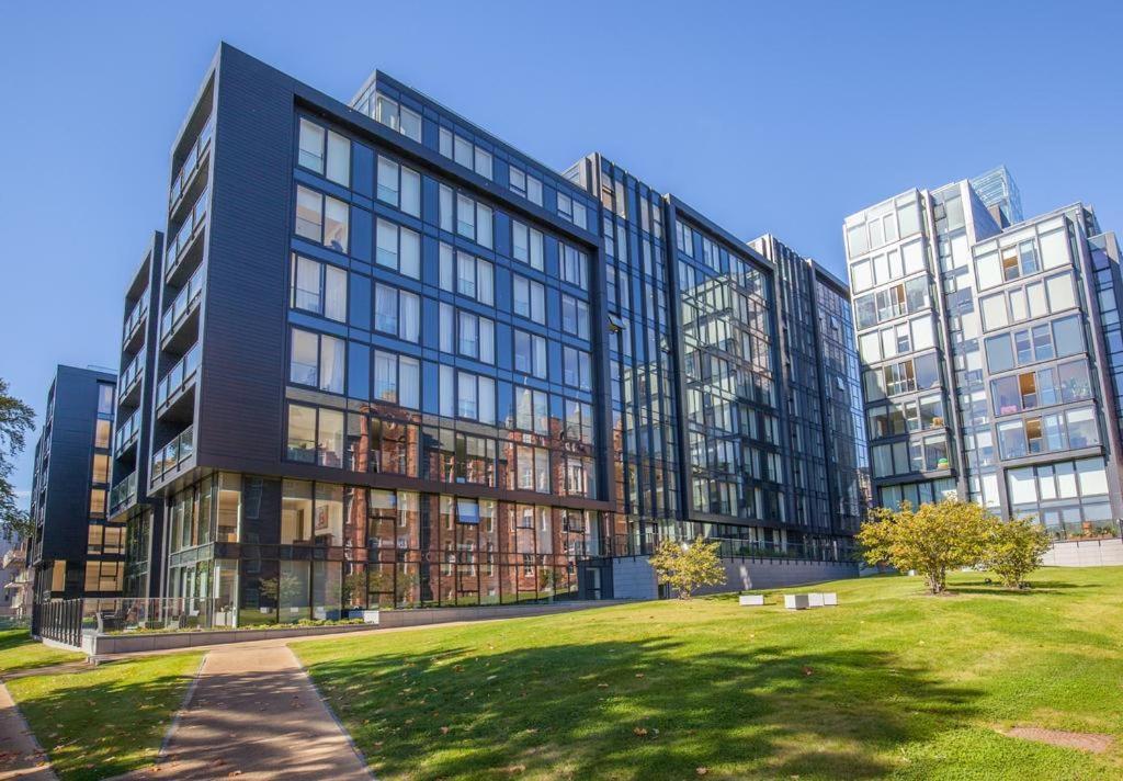 Apartment Quartermile Meadows View 2 Bedroom - With Free Parking *
