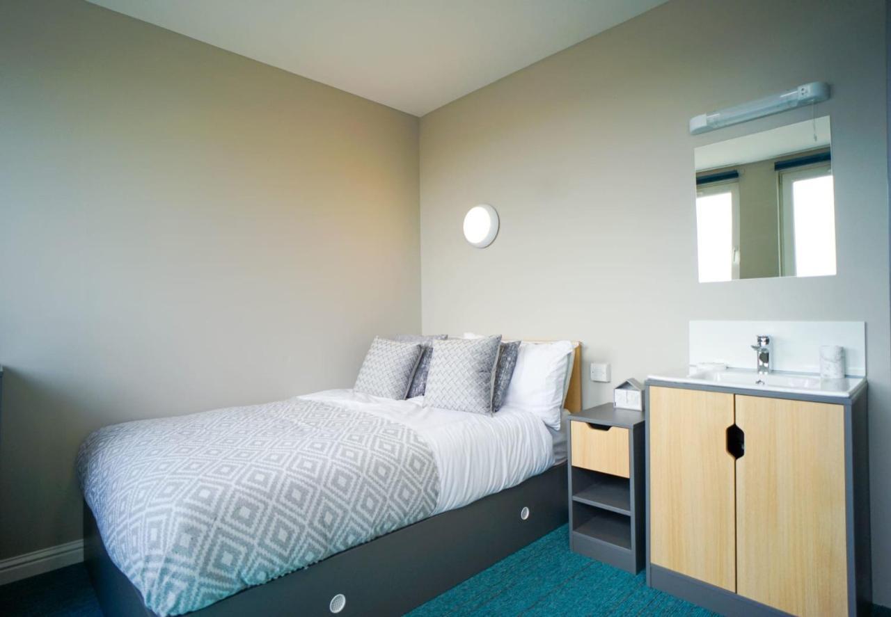 Cosy Private Bedroom With Shared Bathroom Minutes Away From Royal Mile In Apartment *