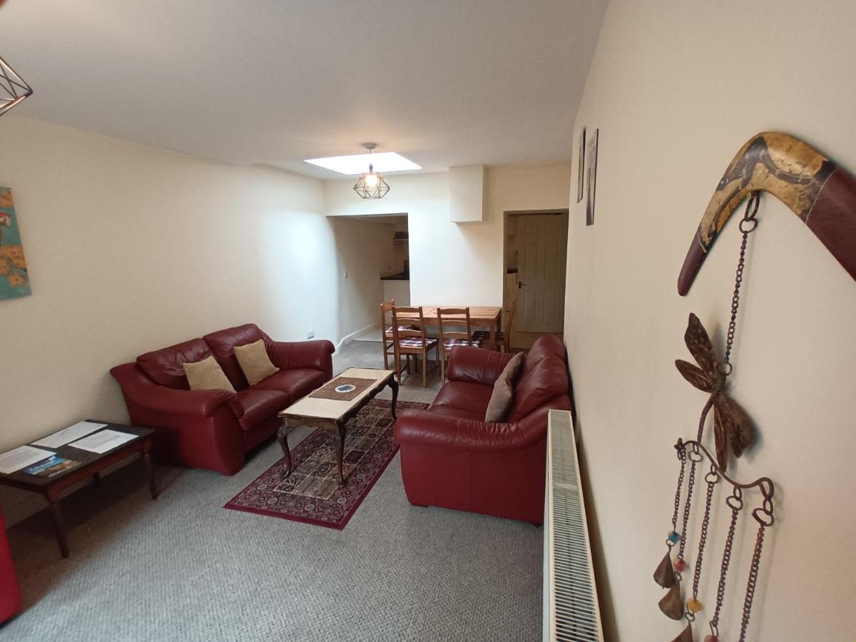 Modern With Free Parking And Private Garden Apartment