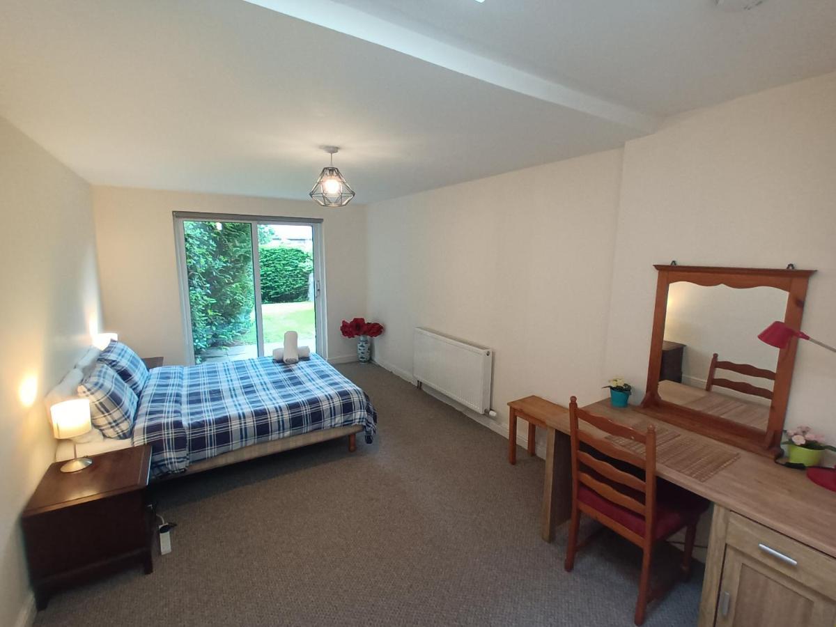 Modern With Free Parking And Private Garden