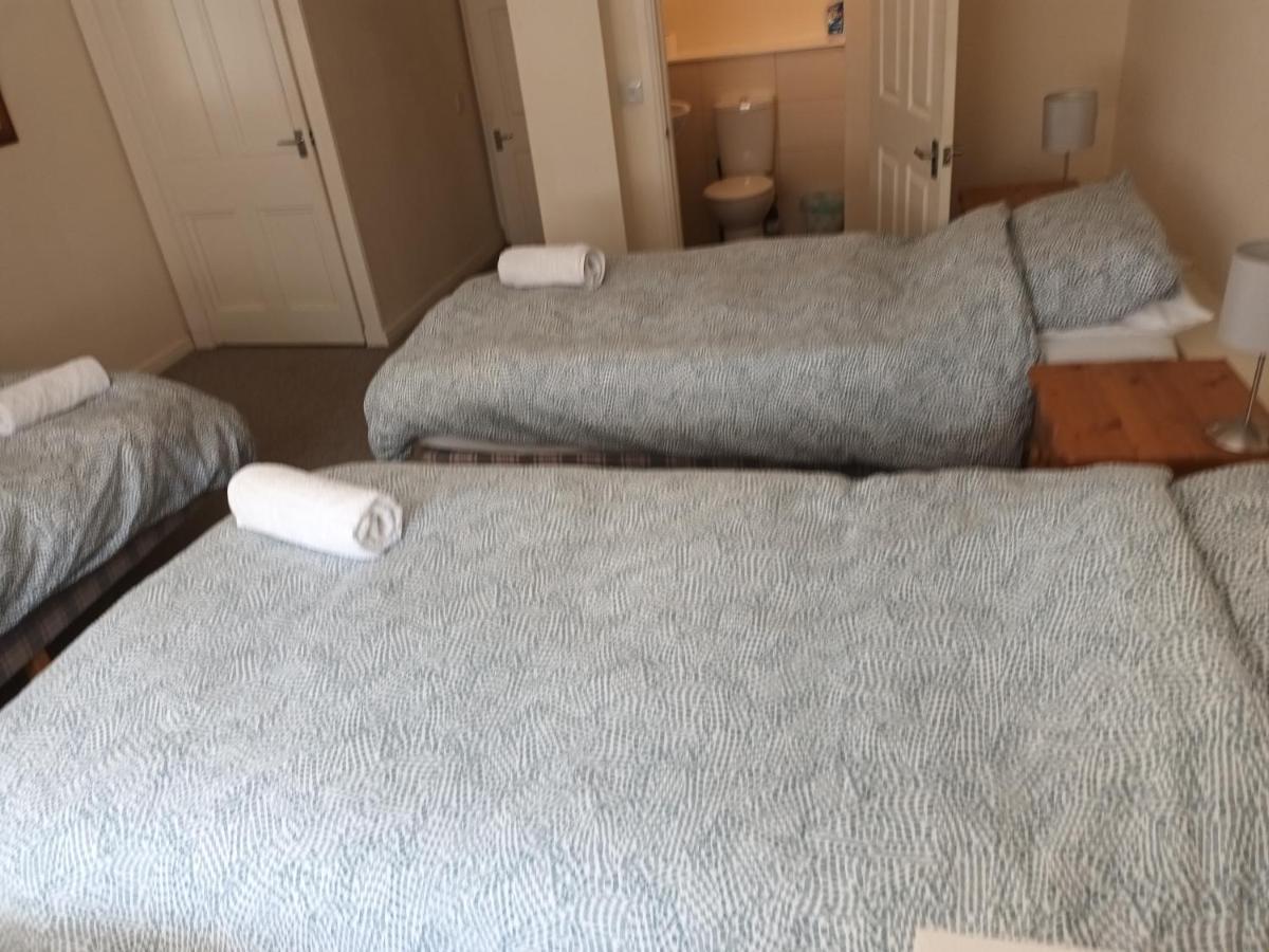 Modern With Free Parking And Private Garden Apartment