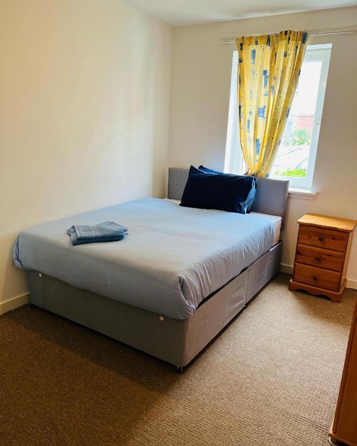 Modern 2bed 2bath Ground Floor *