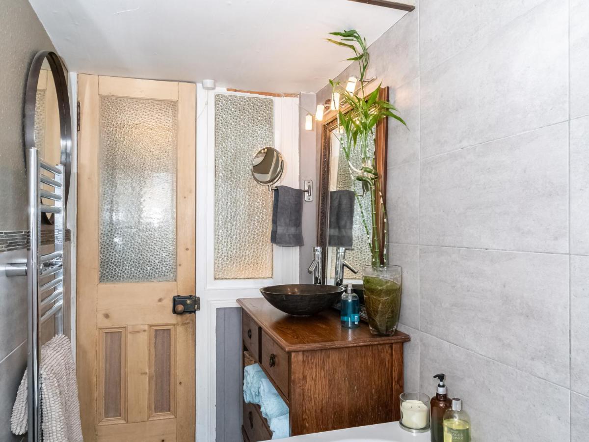Pass The Keys Quiet 2beds Flat With High Ceilings And Great Views * EDI