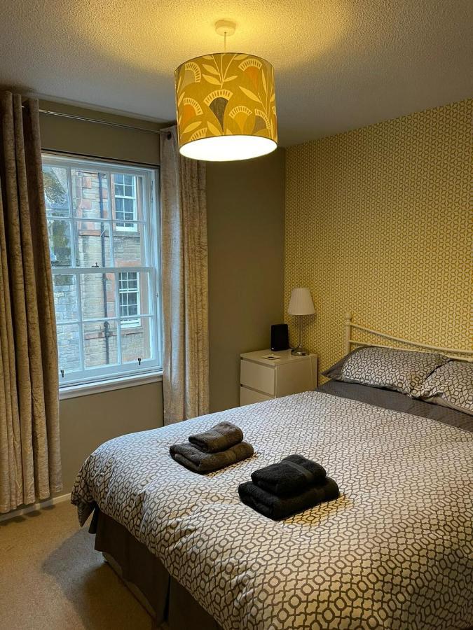 One Bedroom Websters Land Flat - Grassmarket Apartment Edinburgh