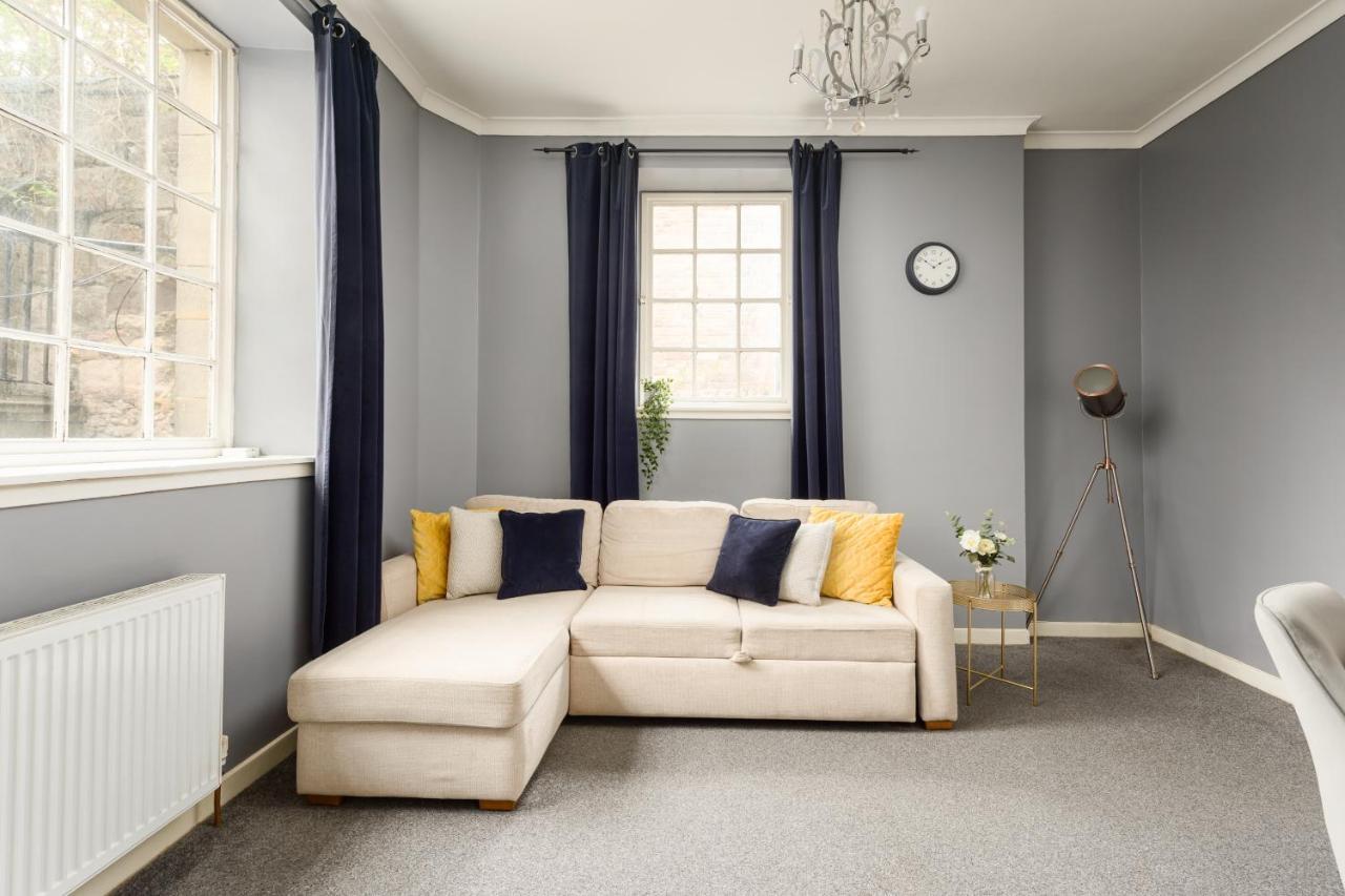 Apartment 2 Bedroom Royal Mile *