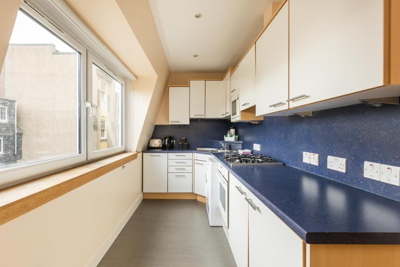 Amazing Castle View Apartment Edinburgh