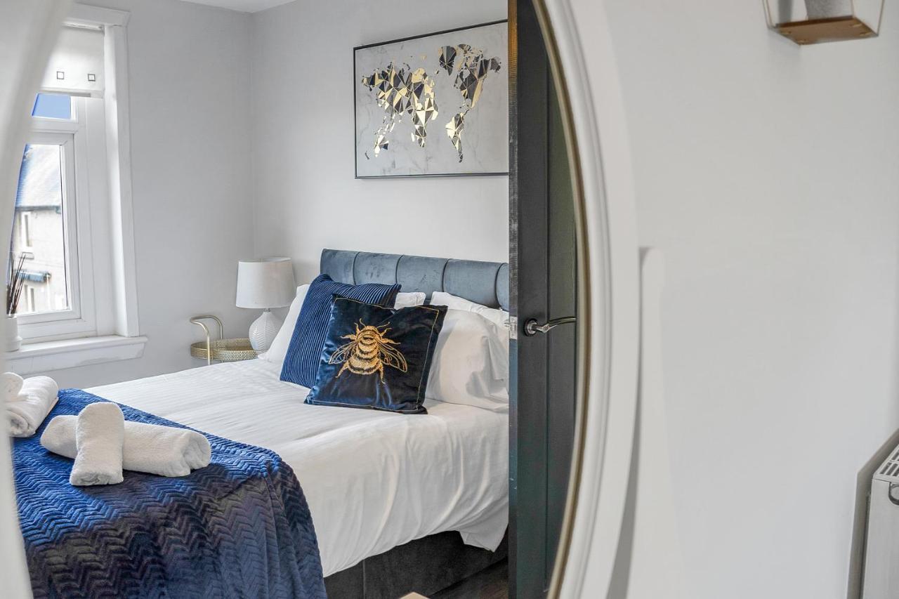 Appartement Modern & Spacious 2 Bedroom House - Free Parking - Front & Back Garden - Private Main Door Entrance *
