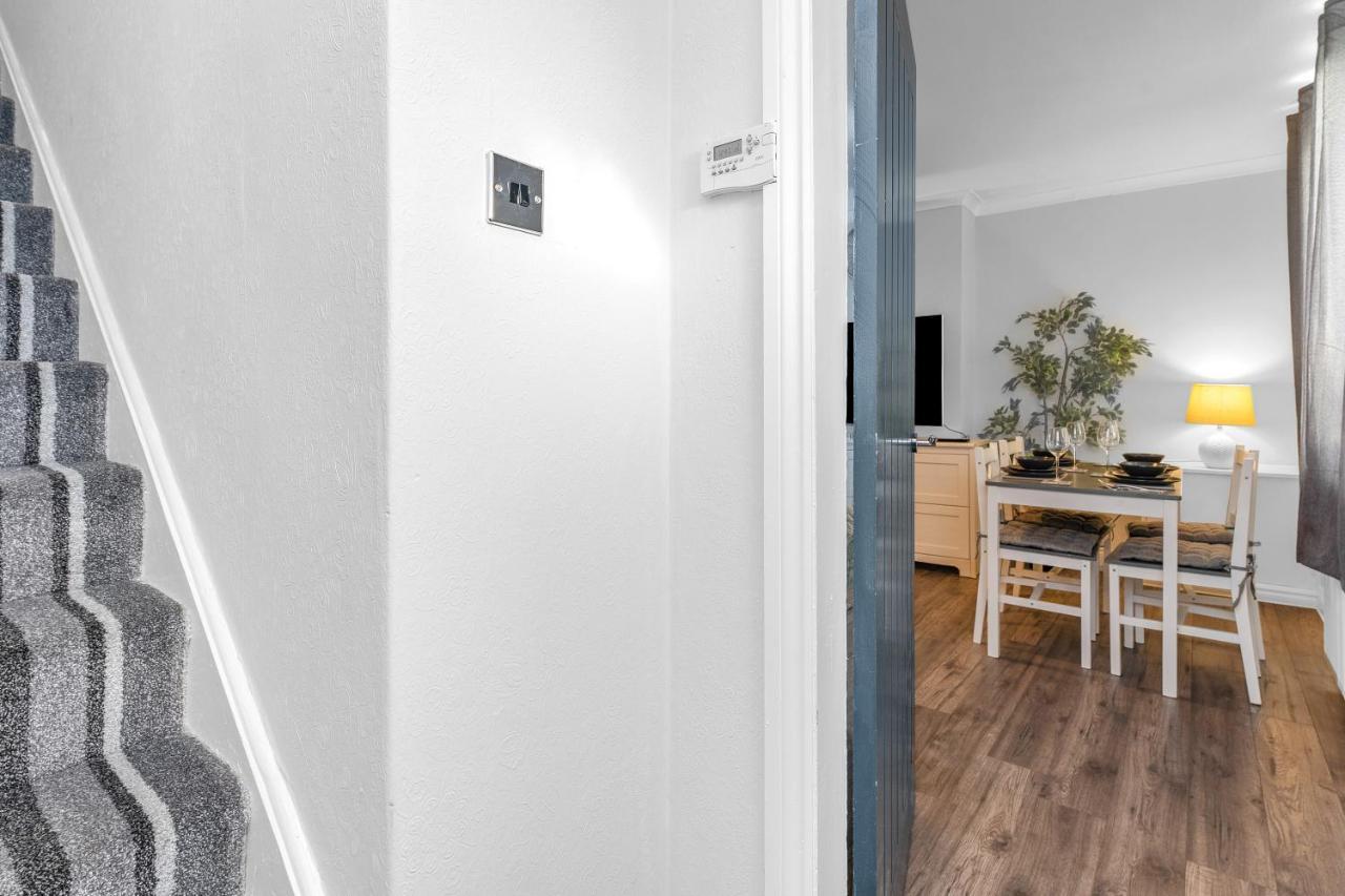 Appartement Modern & Spacious 2 Bedroom House - Free Parking - Front & Back Garden - Private Main Door Entrance