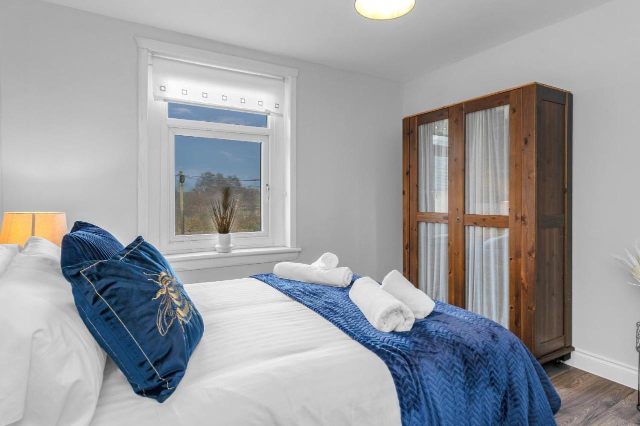 Appartement Modern & Spacious 2 Bedroom House - Free Parking - Front & Back Garden - Private Main Door Entrance *