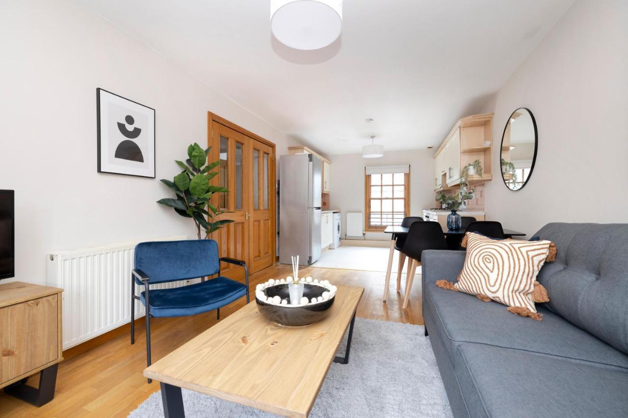 Joivy Bright And Cosy Flat Near The Scotland Gallery * Edinburgh