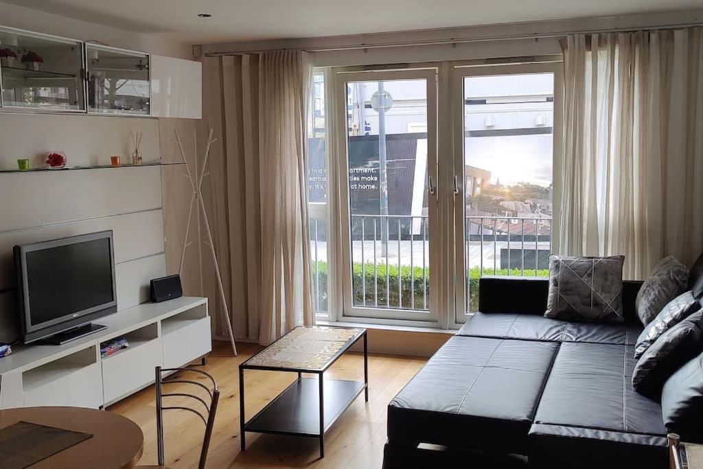 Modern, Centre 1 Bed, Ground Floor Apartment *