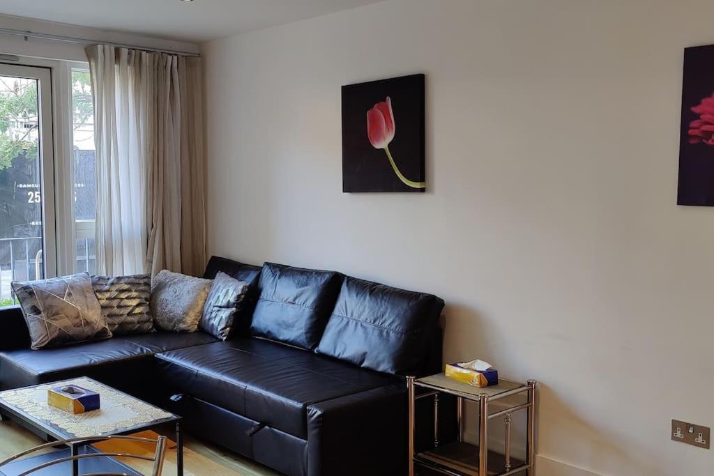 Modern, Centre 1 Bed, Ground Floor * Edinburgh
