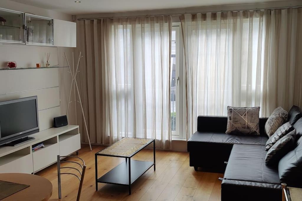 Modern, Centre 1 Bed, Ground Floor Apartment Edinburgh