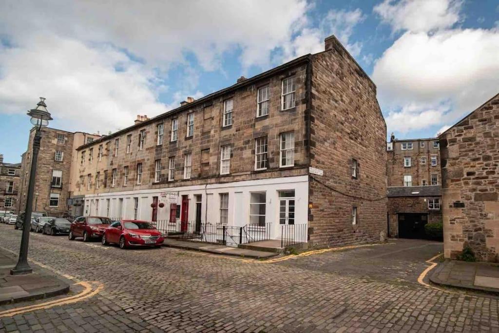 Righ - Luxury West End Artisan Apartment