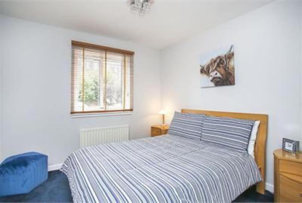 Immaculate Cosy Flat Next To Holyrood Park!