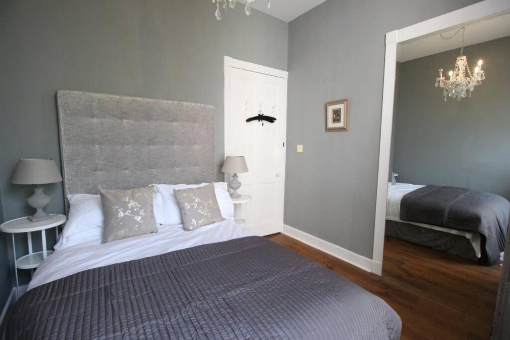 Maindoor Flat Nestled In Heart Of Stockbridge Apartment Edinburgh