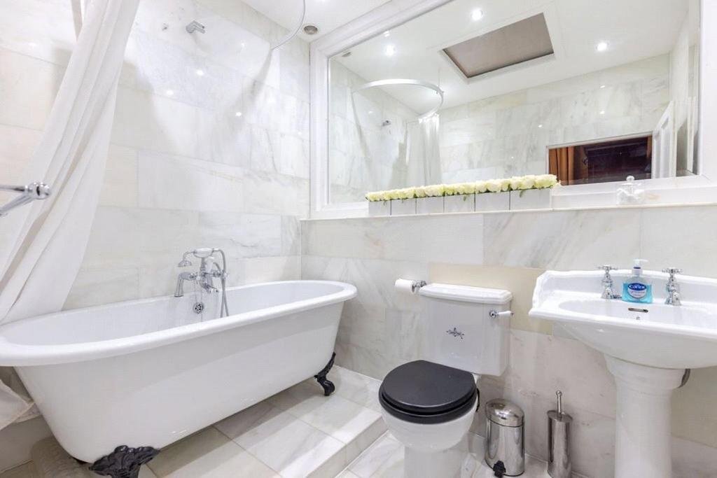 Maindoor Flat Nestled In Heart Of Stockbridge Apartment