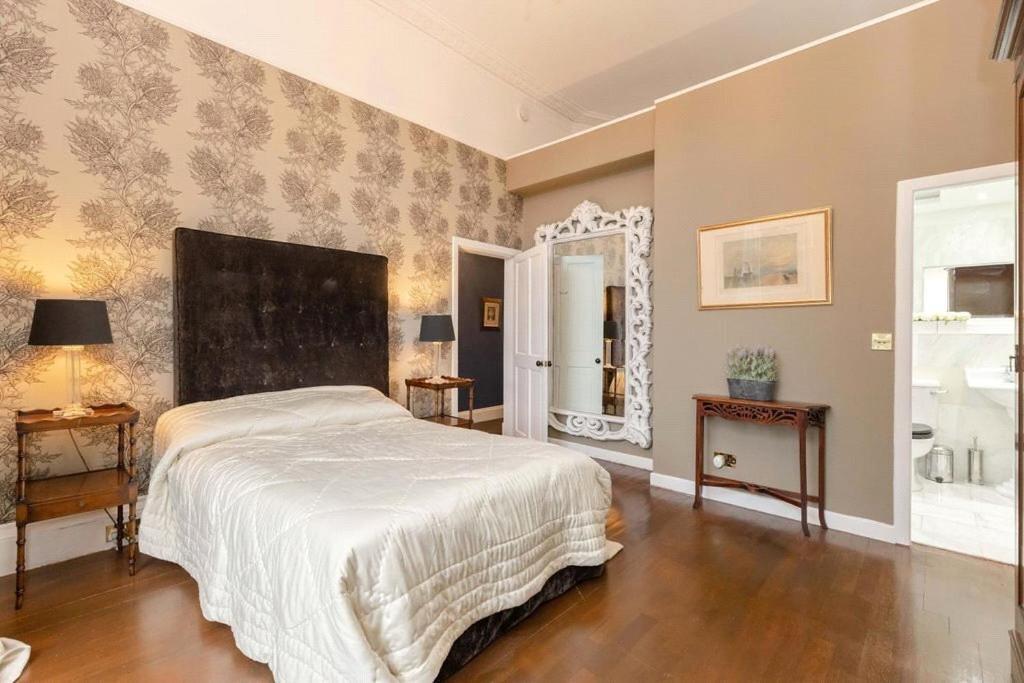 Maindoor Flat Nestled In Heart Of Stockbridge *
