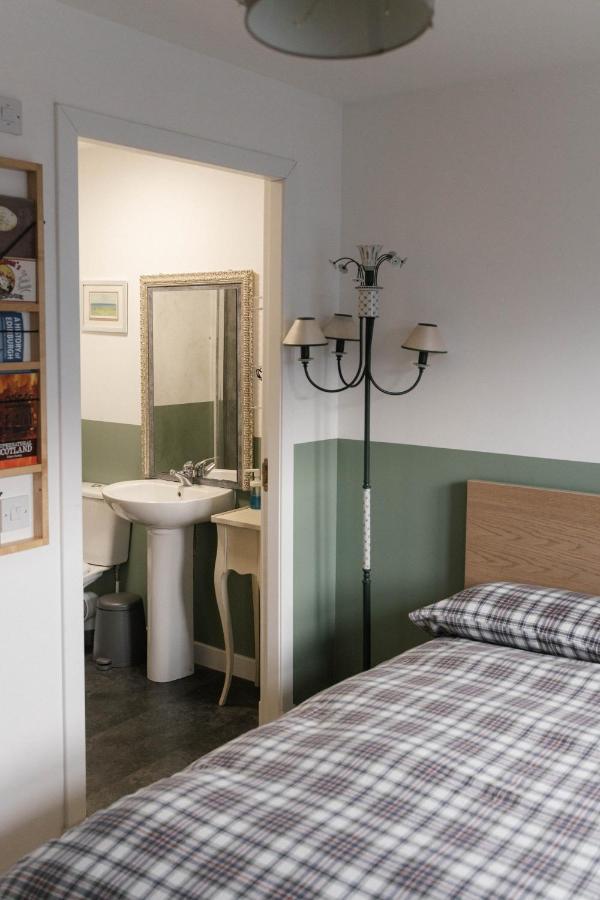 Broomhouse Homestay *