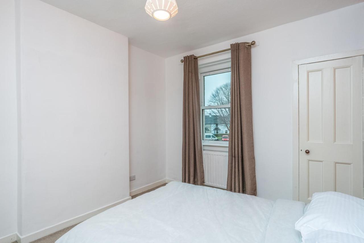 Pass The Keys Cosy And Spacious 2 Beds Flat With - Free Parking Apartment *