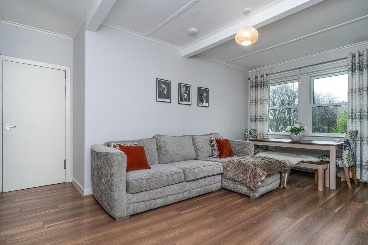 Pass The Keys Cosy And Spacious 2 Beds Flat With - Free Parking