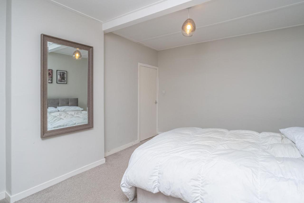 Pass The Keys Cosy And Spacious 2 Beds Flat With - Free Parking
