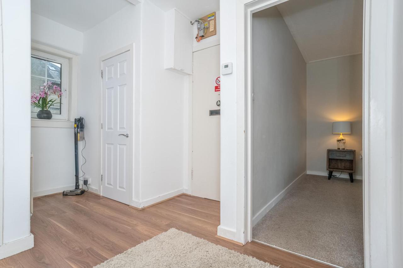Pass The Keys Cosy And Spacious 2 Beds Flat With - Free Parking Apartment