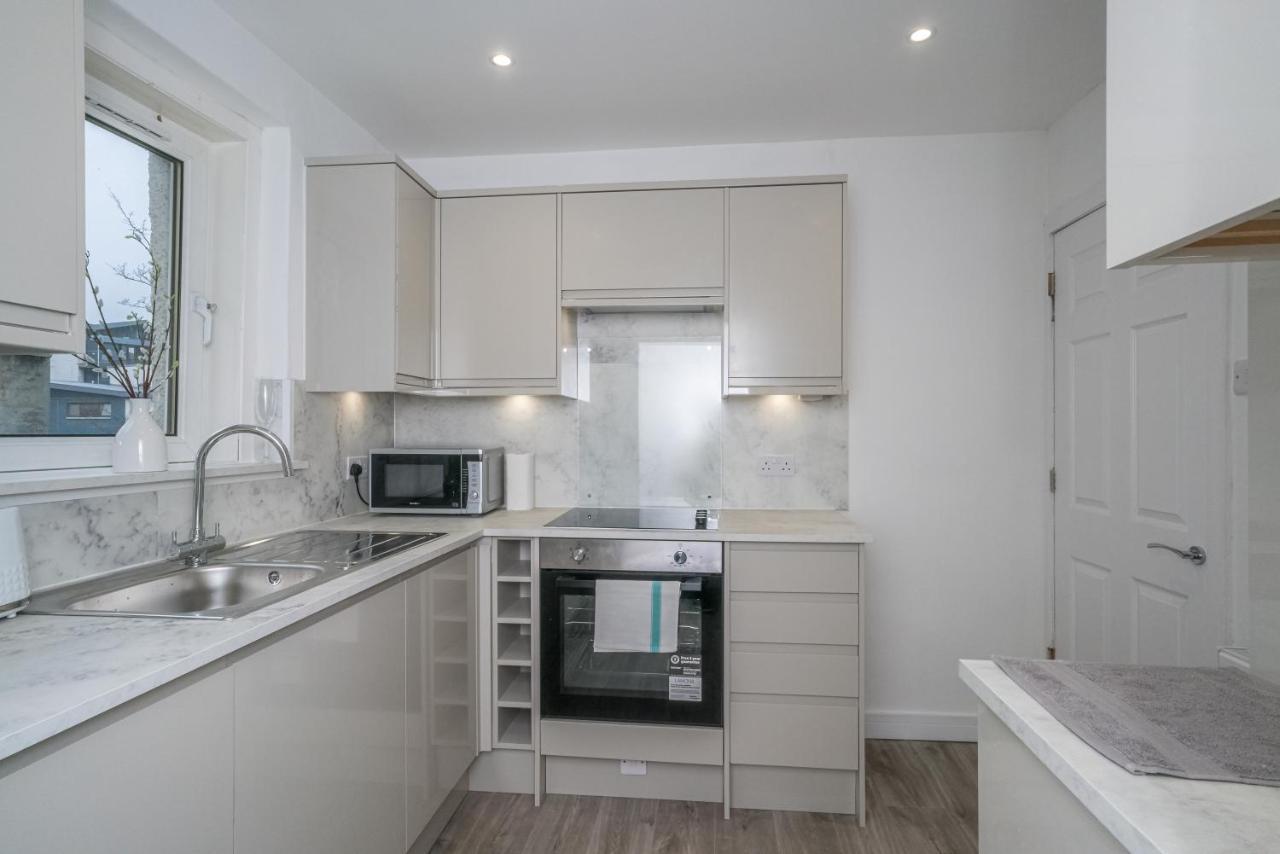 Pass The Keys Cosy And Spacious 2 Beds Flat With - Free Parking Apartment *