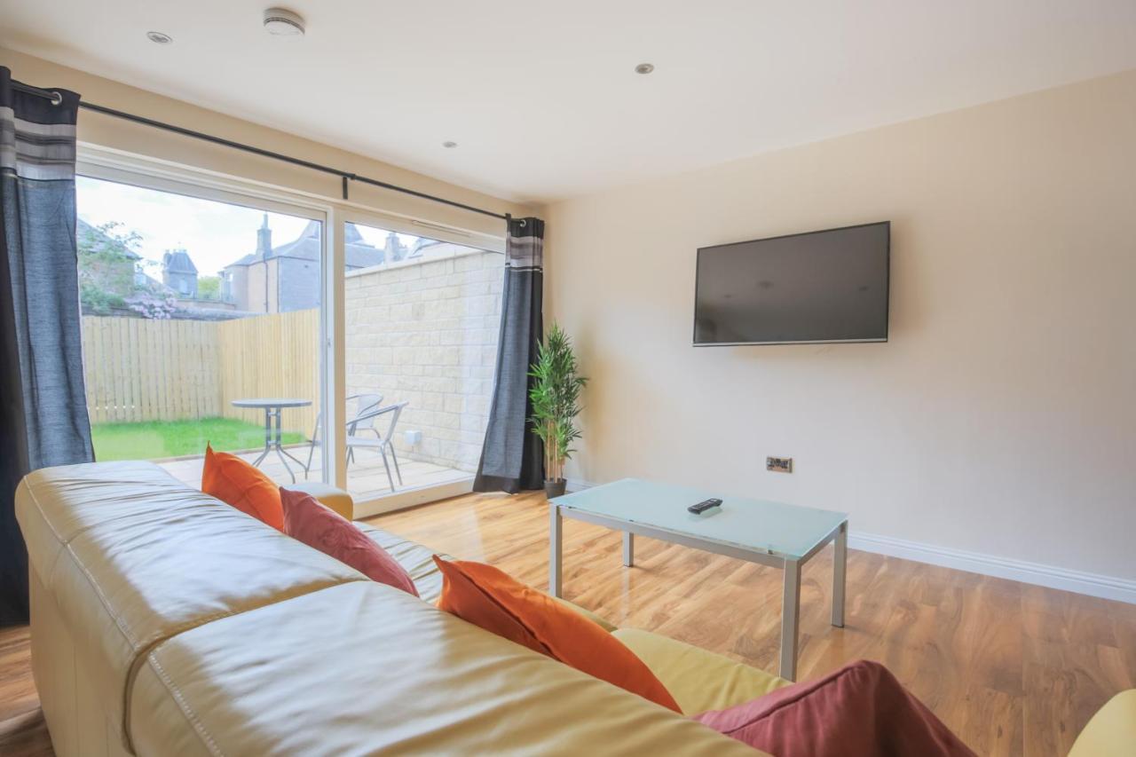 Stylish Modern Newly Built 15 Min From Centre