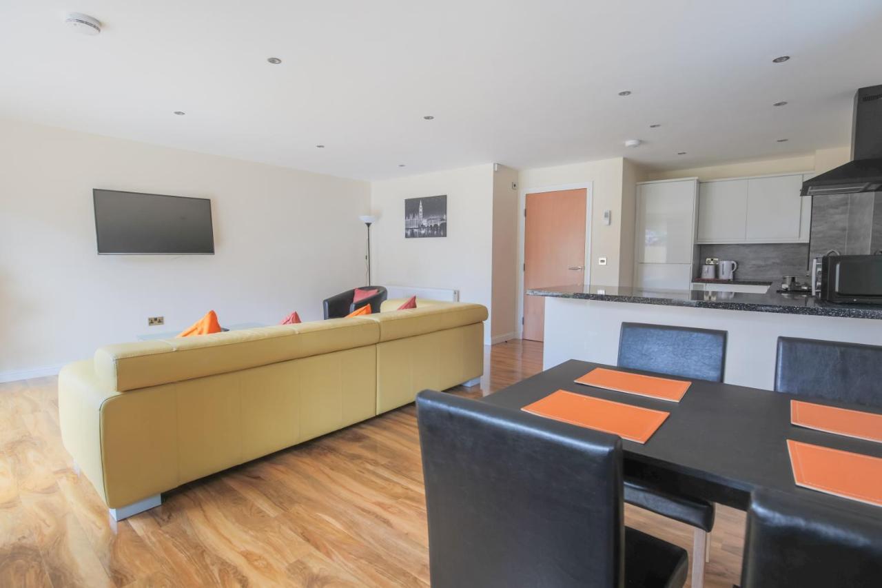 Stylish Modern Newly Built 15 Min From Centre