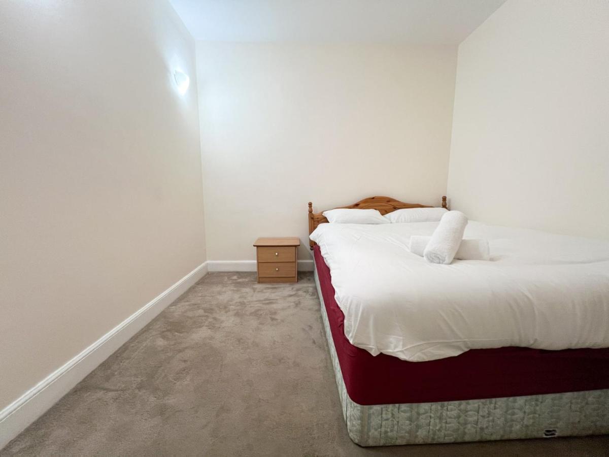 Convenient 2br Basement Flat In Leith Apartment *
