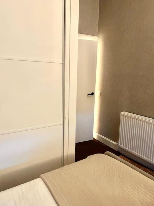 Apartment Large 2 Bedroom, Ground Floor Flat, Close To *