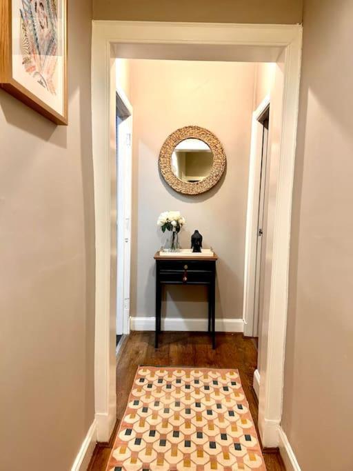 Large 2 Bedroom, Ground Floor Flat, Close To Apartment *