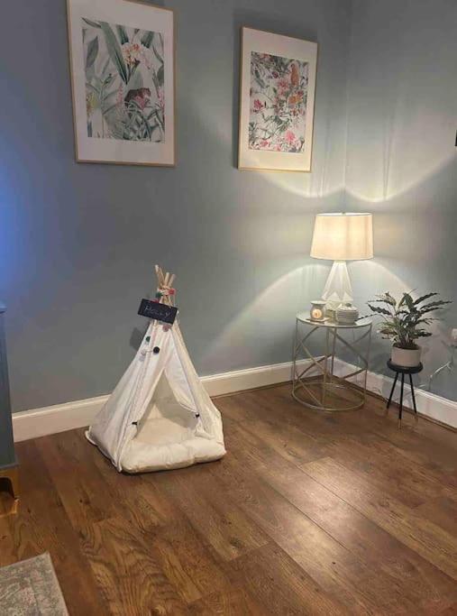 Large 2 Bedroom, Ground Floor Flat, Close To * Edinburgh