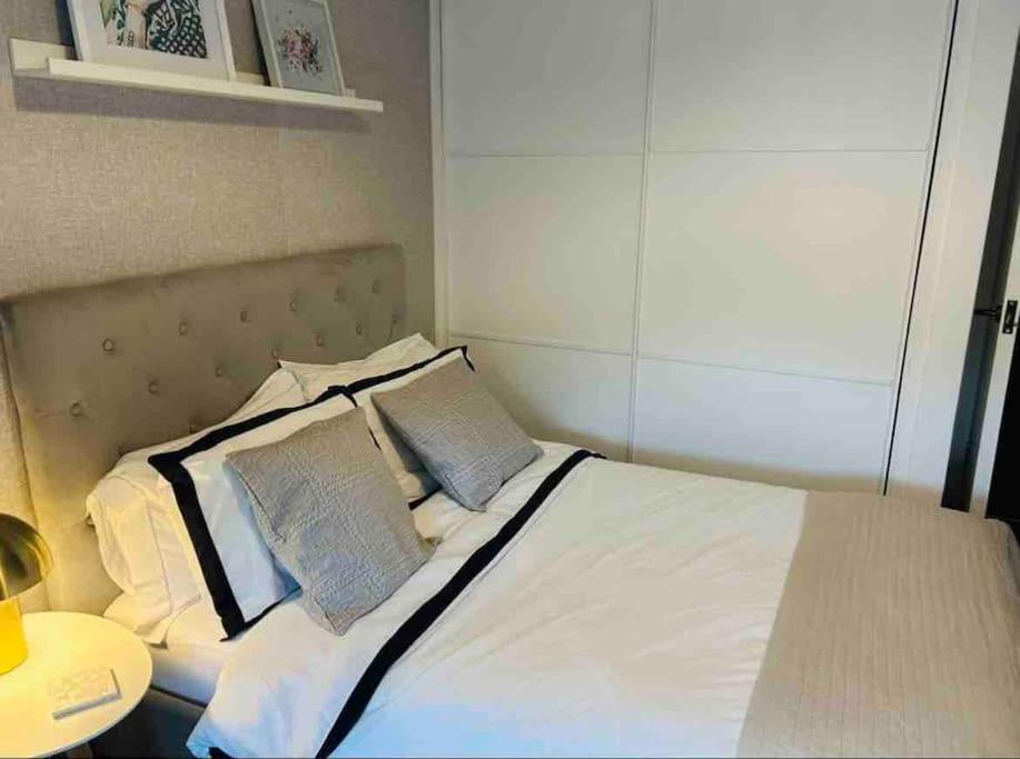 Large 2 Bedroom, Ground Floor Flat, Close To Apartment *