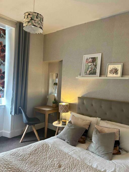 Large 2 Bedroom, Ground Floor Flat, Close To *