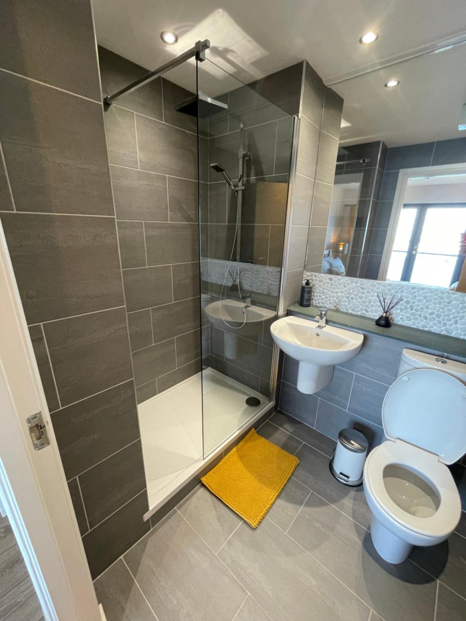 Corinthian Quay Apartment *