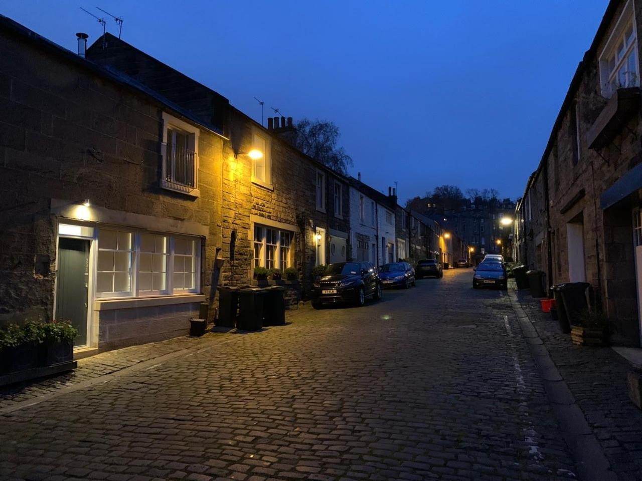 Artist's In Stockbridge Apartment *