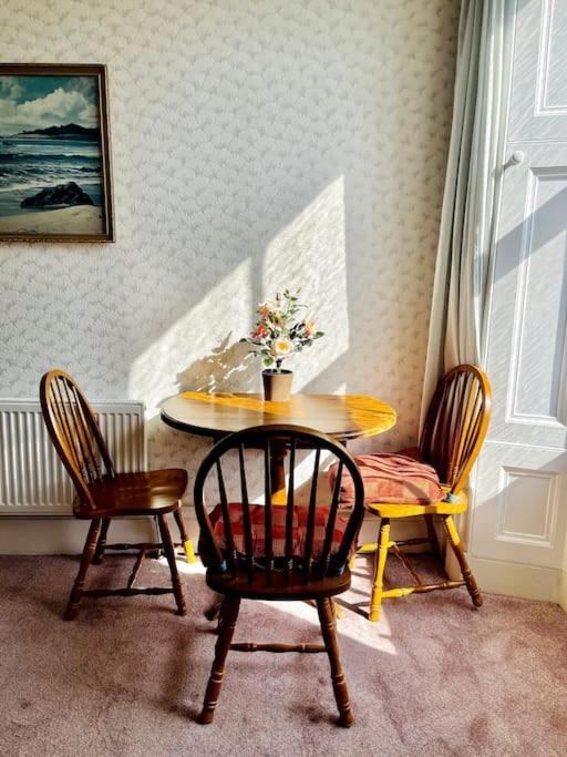 Lauriston Park Apartment