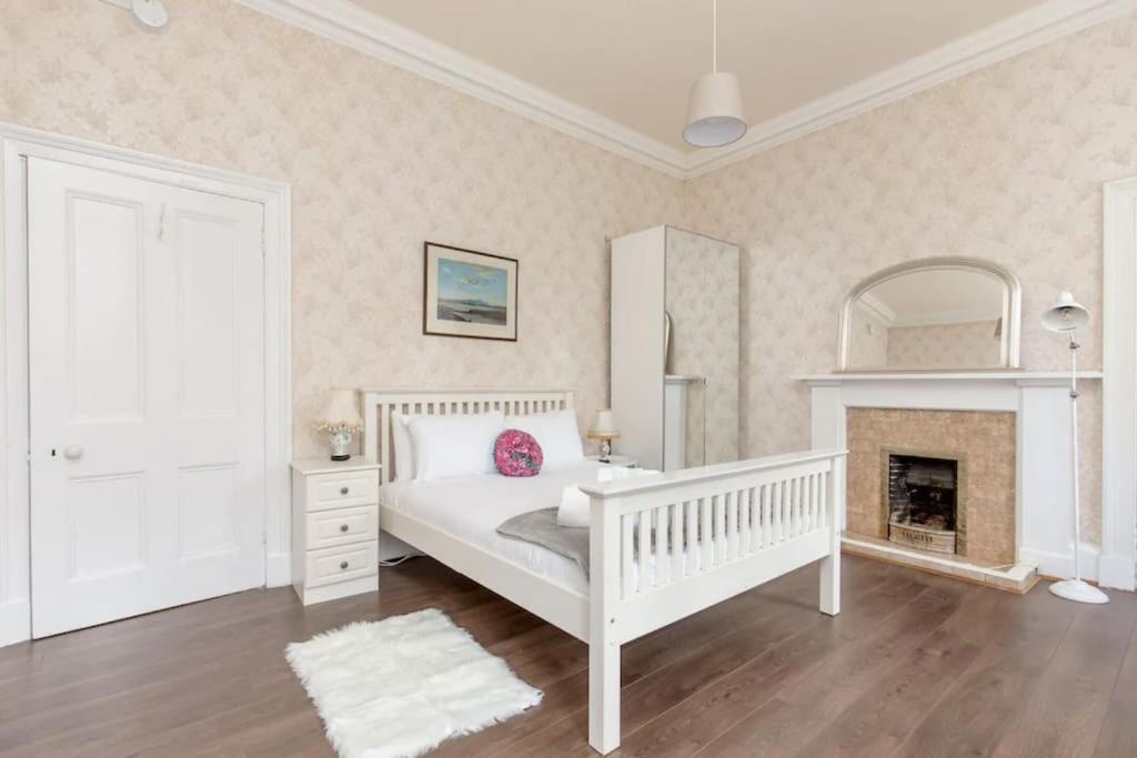 Lauriston Park Apartment