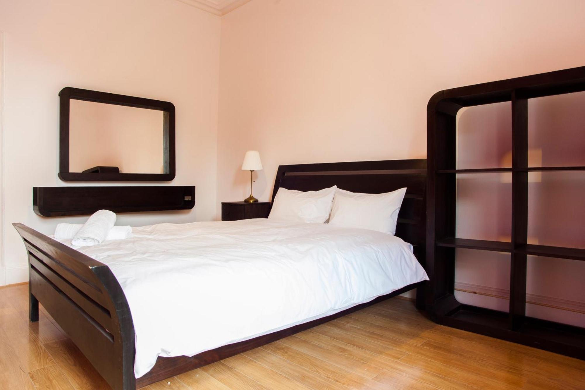 My Meadows, City Centre Apartment, Sunny&spacious EDI