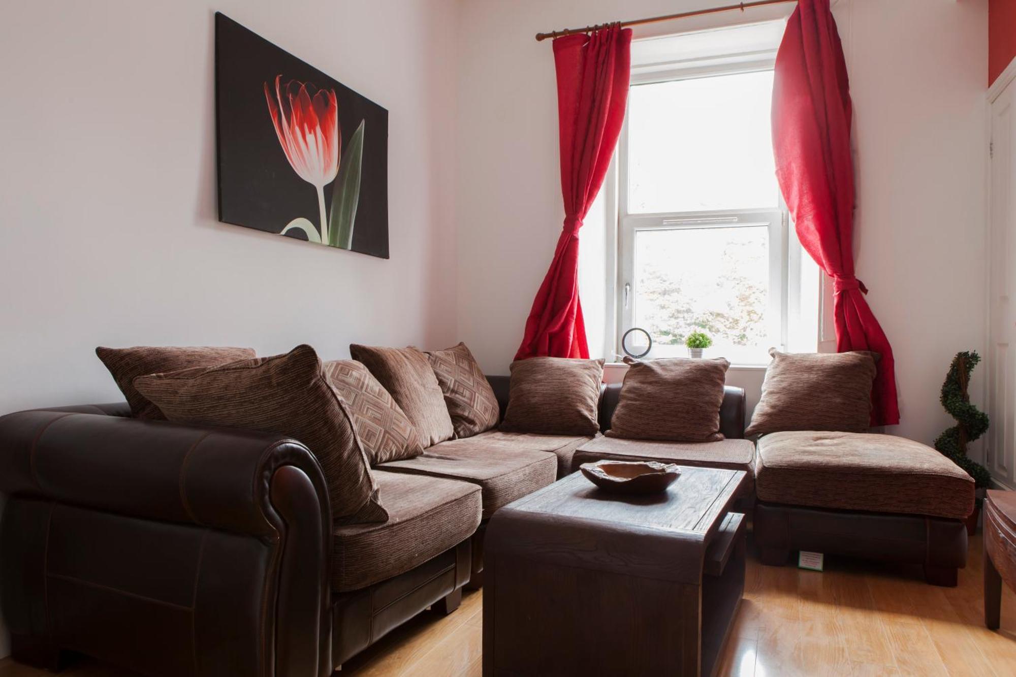 My Meadows, City Centre Apartment, Sunny&spacious * EDI