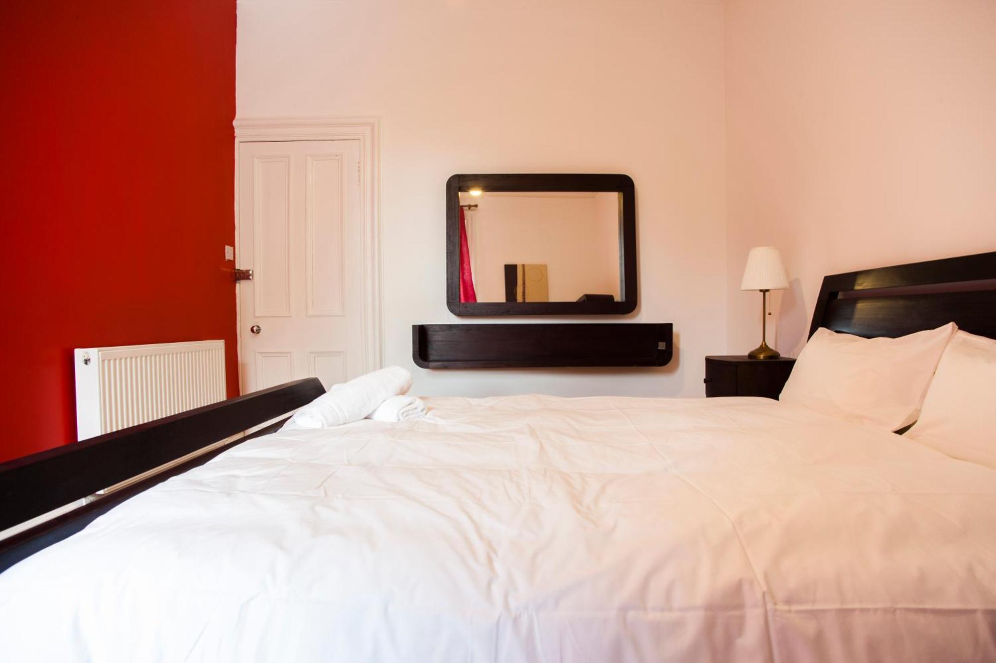 My Meadows, City Centre Apartment, Sunny&spacious Apartment EDI
